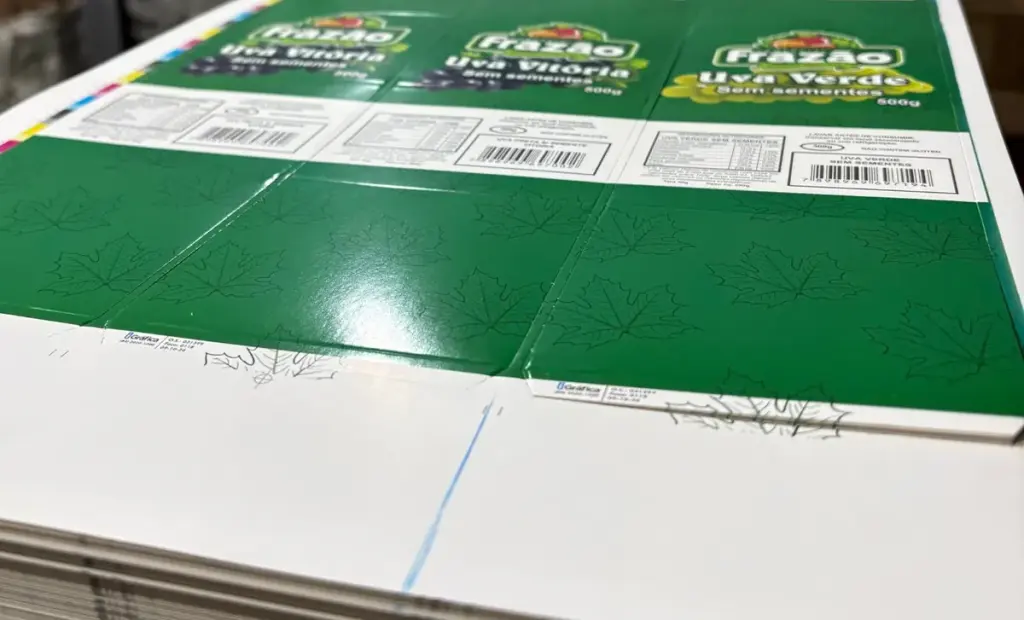 Folha impressa das luvas para uva Frazão (Uva Vitória e Uva Verde sem sementes, 500 g) em cartão triplex, produzidas pela iGráfica